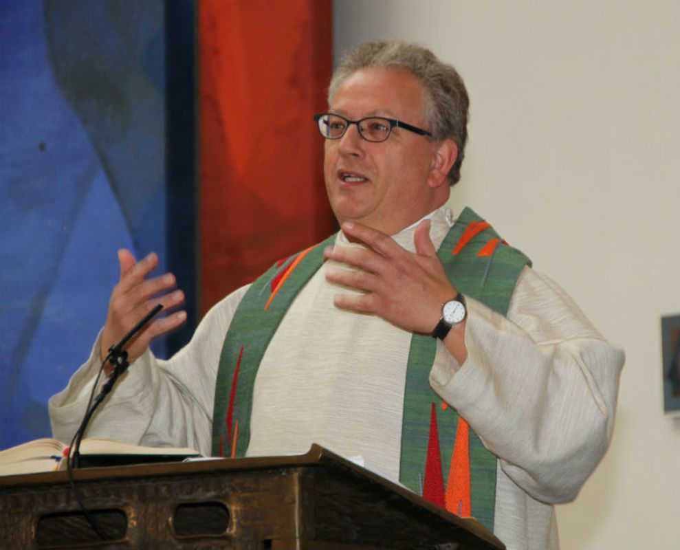 Strebt die „Laisierung“ an: Edgar Eisele als Priester.