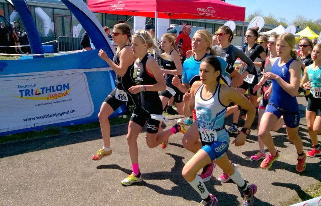 Catalina Lausen (vorne in blau-weiß) von der LG Offenburg sicherte sich in Murr gleich mehrere Titel.