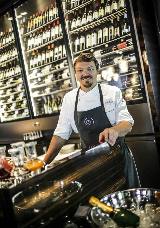 Im Restaurant Ammolite ist der Herd sein Metier – zu Hause kocht dann aber auch öfter einmal die Freundin.