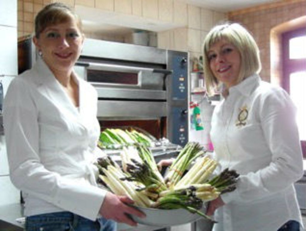 Maria Hula und Olga Tonon, Ristorante Trevi, OG-Waltersweier