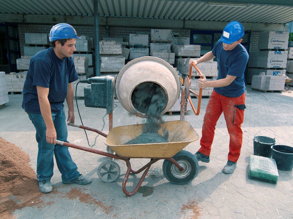 Arbeiten auf dem Bau sind bei Ferienjobber sehr beliebt. Die freien Stellen sind entsprechend schnell weg.