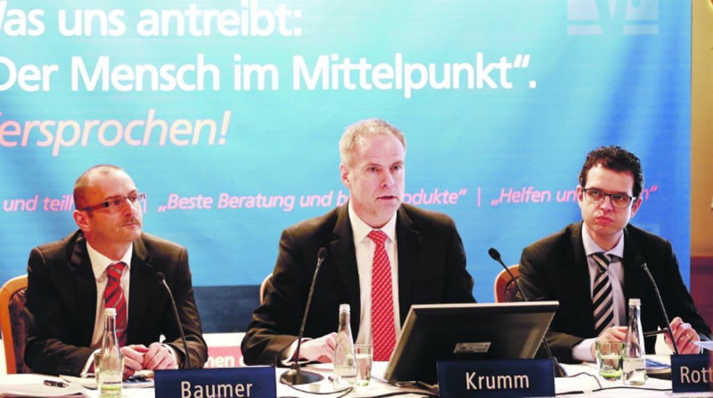 Reinhard Krumm (Mitte) mit seinen Vorstandskollegen Timo Baumert (links) und Peter Rottenecker bei der Bilanz-Pressekonferenz im Januar dieses Jahres. Jetzt trennten sich die Wege: Rottenecker übernahm Krumms „Funktion“.