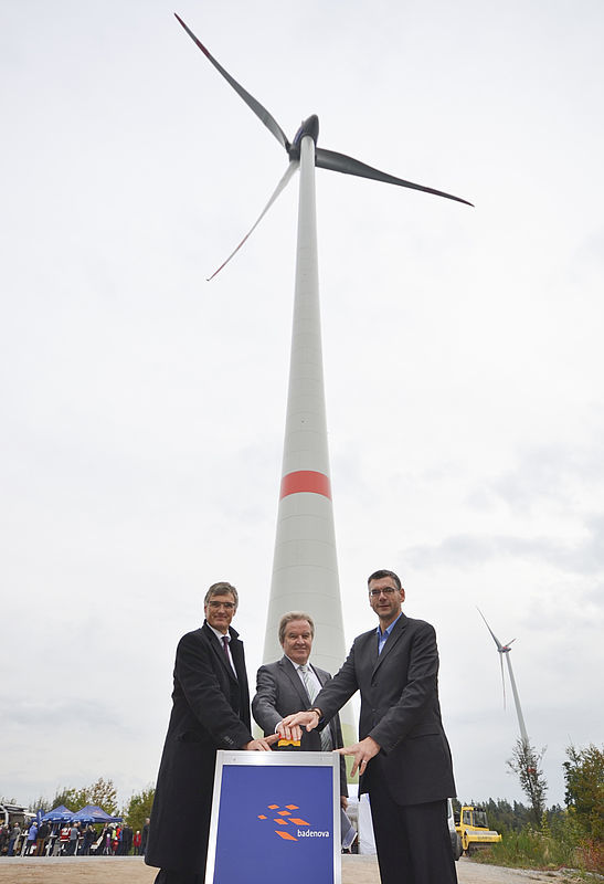 Geben den Startschuss (v.l.): Badenova-Chef Thorsten Radensleben, Minister Franz Untersteller und Steinachs Bürgermeister Frank Edelmann.