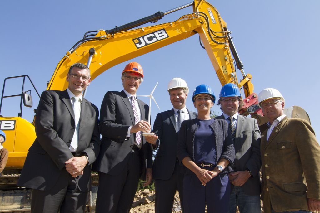 Frank Edelmann, Dr. Thorsten Radensleben, Klaus Preiser, Daniela Paletta, Carsten Gabbert und Hans Peter Heizmann beim Spatenstich auf dem Kambacher Eck.