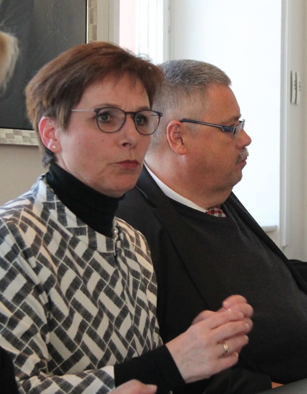 Über ein Jahr lang hatten Oberbürgermeisterin Edith Schreiner und Wirtschaftsförderer Joachim Fomferra nach eigenen Angaben zu den Edeka-Plänen nichts mehr gehört.