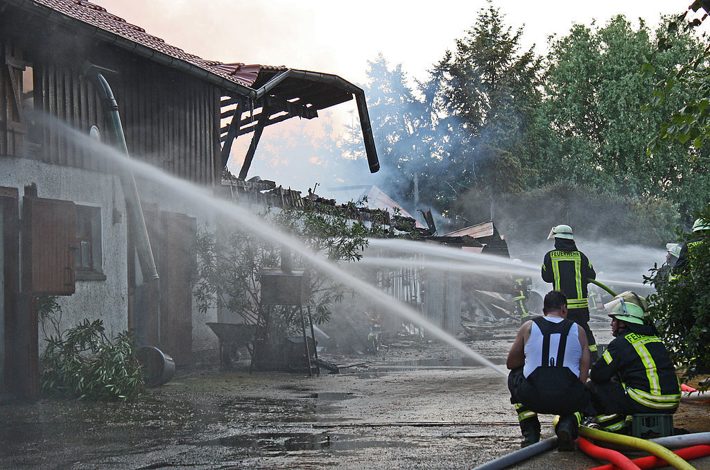 120 Feuerwehrkräfte aus Kehl, Straßburg, Willstätt und Achern waren am Freitag in Neumühl im Einsatz.