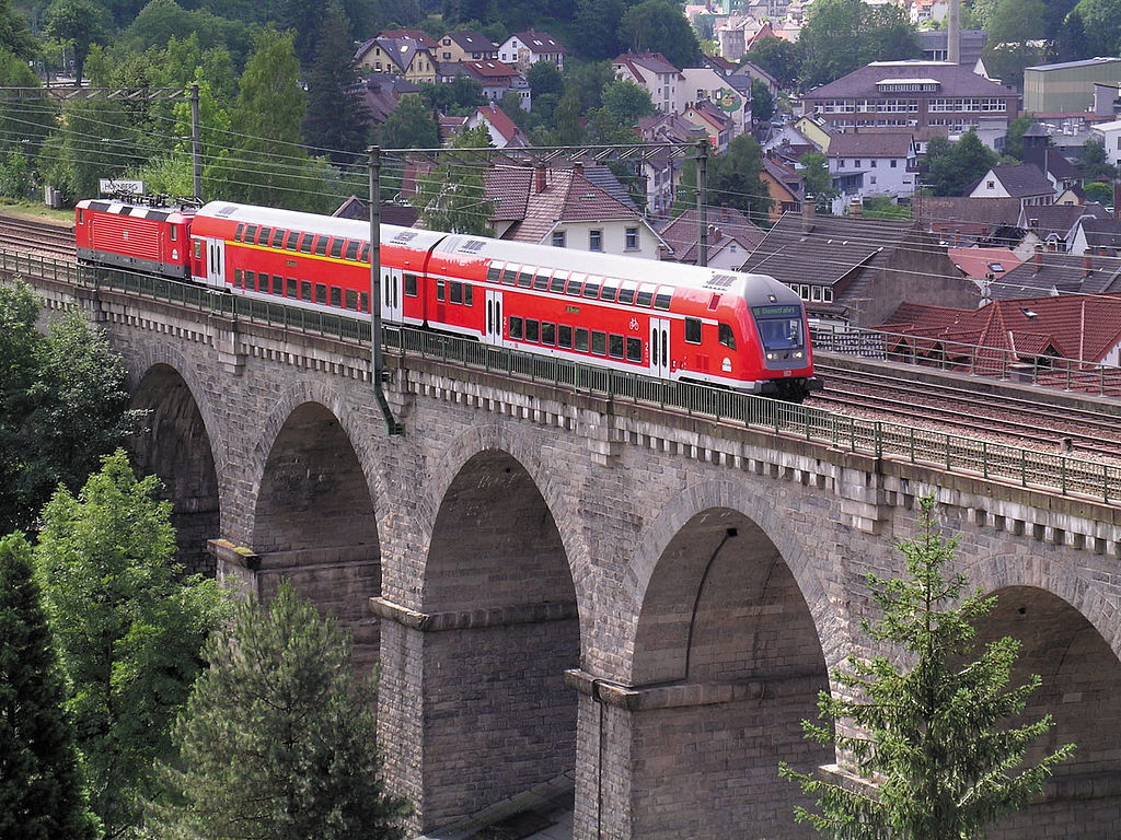 Das Viadukt in Hornberg wird von vielen Eisenbahn-Fans immer wieder gerne fotografiert.