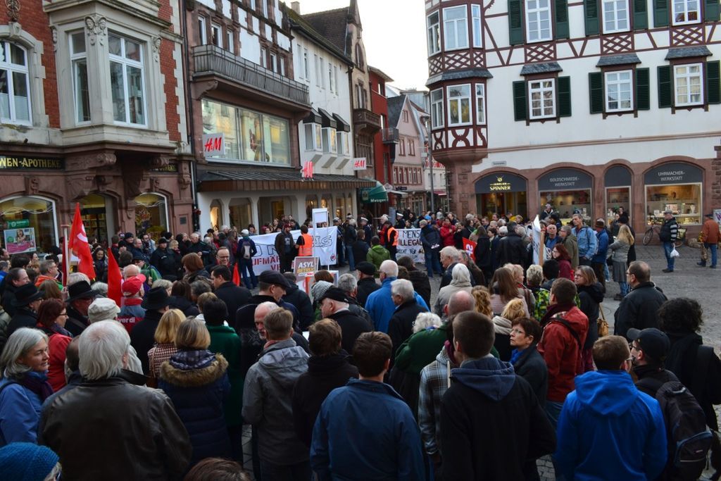 Ein Info-Stand der NPD war Anlass für eine Demonstration in Lahr, die friedlich verlief.