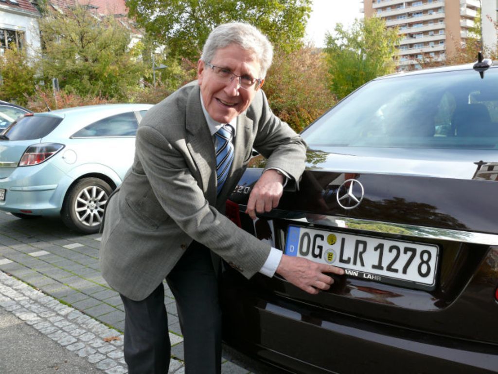 Der Lahrer OB Wolfgang G. Müller behält das LR weiter nur an zweiter Stelle auf seinem Kennzeichen.