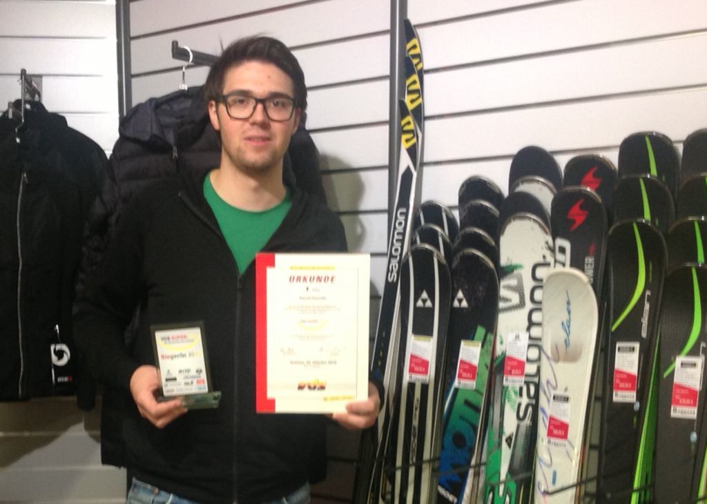 Daniel Kienzler, Junior-Chef bei Sport Sandhas in Haslach ist „Deutschlands bester Sportartikelfachverkäufer 2015“.
