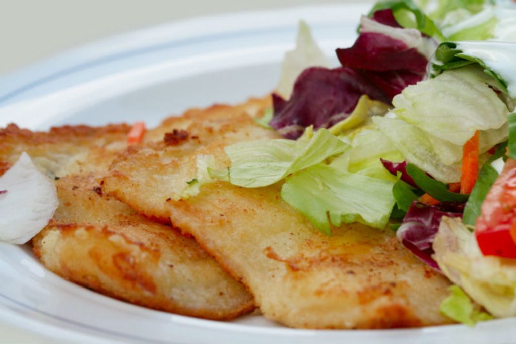 Ob gebraten, als Forelle Blau oder im Ofen gegart: Traditionell kommt an Karfreitag Fisch auf den Tisch.