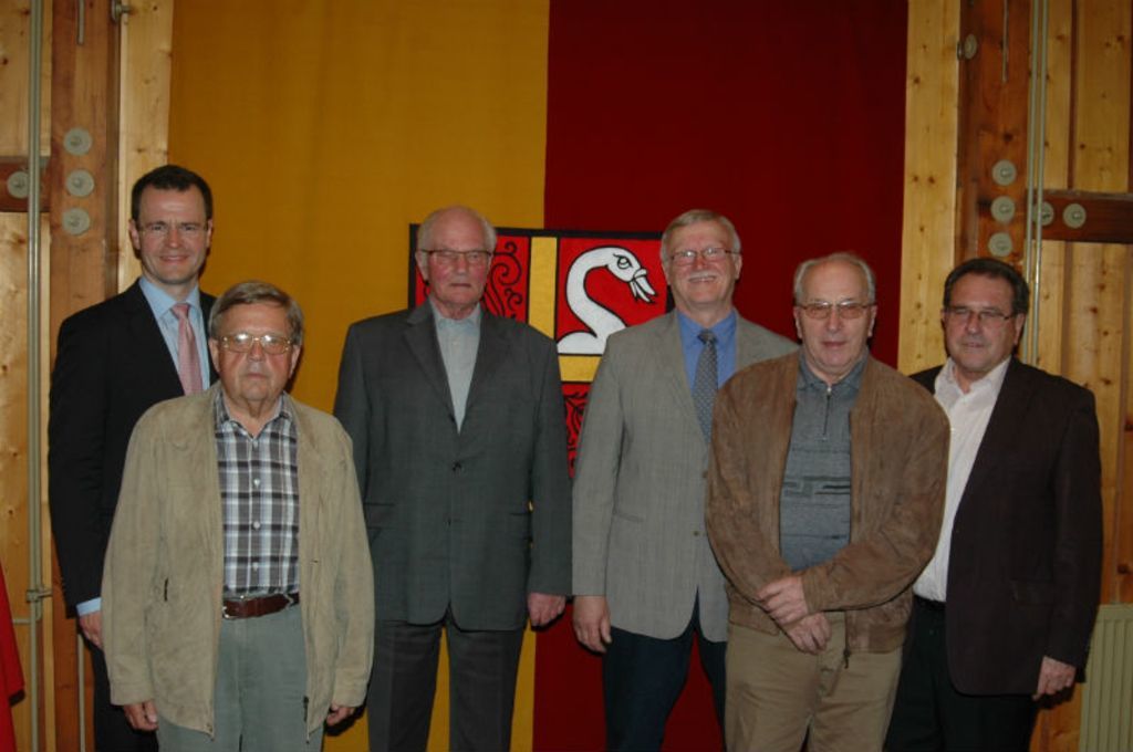 Vor 40 Jahren schlossen sich Willstätt und Hesselhurst zusammen: Bürgermeister Marco Steffens, Heinz Bär, Willi Reimer, Eugen Sester, Edwin Walter und Alt-Bürgermeister Artur Kleinhans.