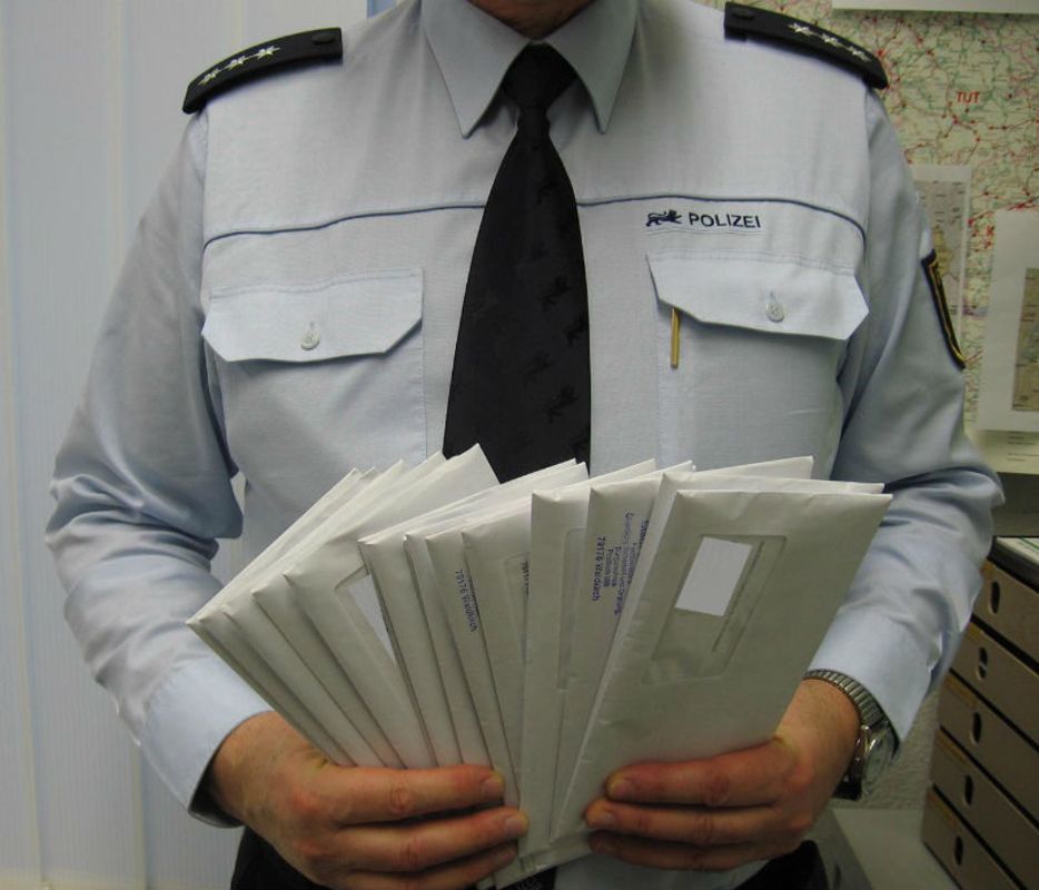 Post von der Polizei: Mit amtlichen Aufenthaltsverboten hält die Polizei Emmendingen bekannte Störer von Fasnachtsveranstaltungen fern.