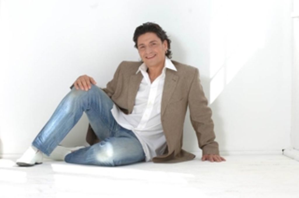 Im modernen Showroom in Kehl wird auch Sänger Julian Frank zu hören sein.