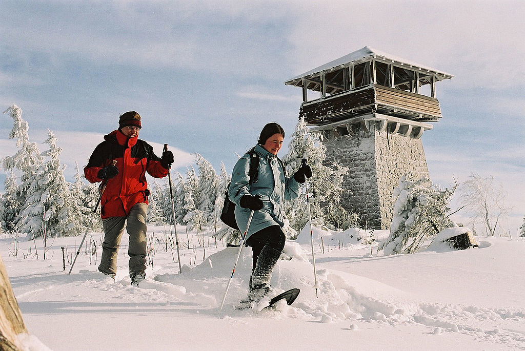 Schneeschuhwandern – wie hier auf dem Mehliskopf – gehört zu den klassischen Winterangeboten für Urlauber.