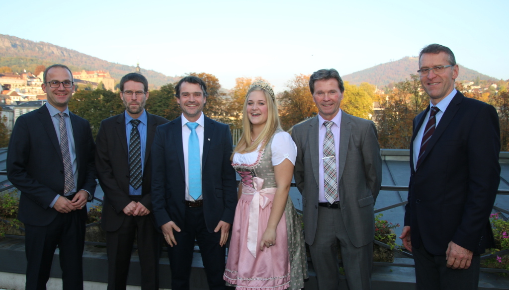 Marco Köninger (von links) und Alexander Spinner-Glanzmann (Hex von Dasenstein), Andreas Laible (Durbach), Sabine Rohrer (WP Durbach) sowie Josef Rohrer und Bruno Serrer (Weingut Schwörer) freuten sich sehr über ihre Bundesehrenpreise in Bronze.