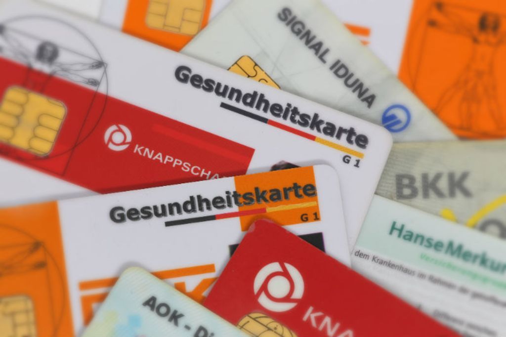 Gesundheitskarten: seit Jahresbeginn sind nur noch die elektronischen mit Lichtbild gültig.