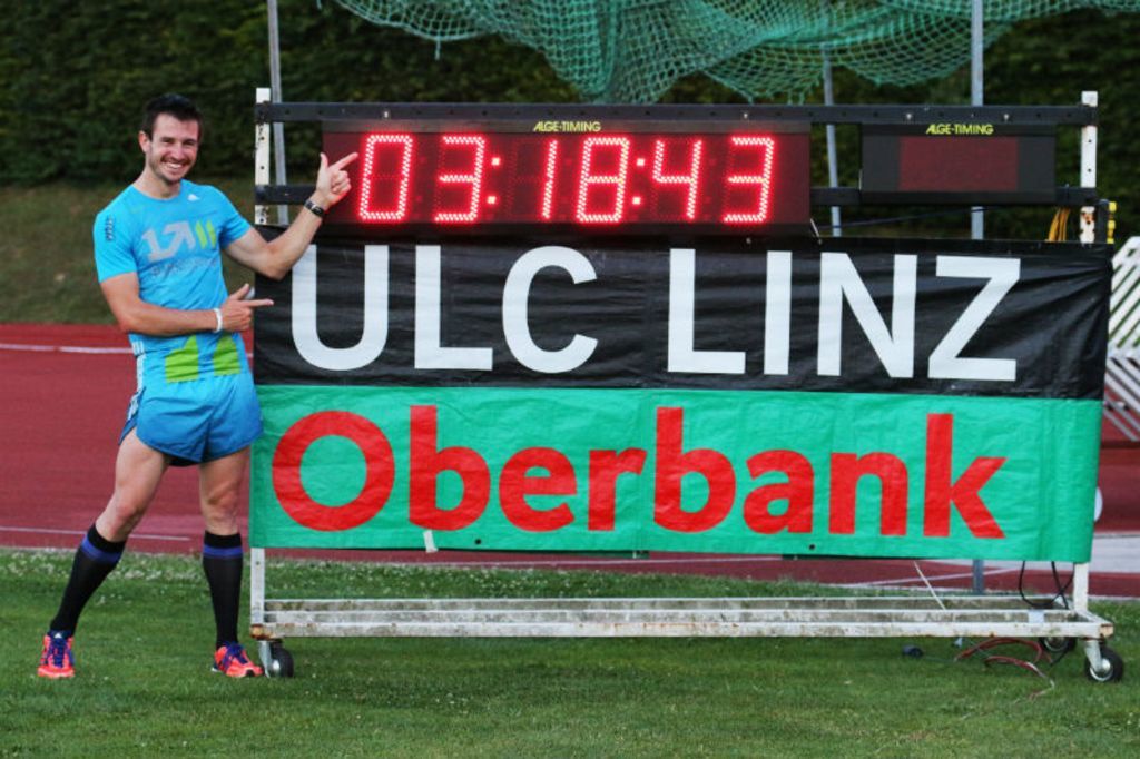 Innerhalb des Stadionmeetings Austrian Top Meeting in Linz ist der Steinacher Thomas Dold Rückwärts-Weltrekord über 1000 Meter gelaufen.