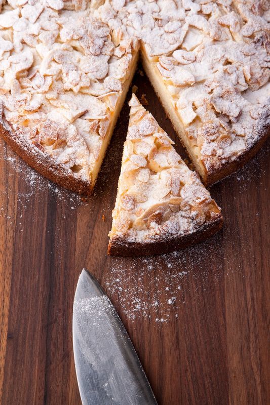 Amerikaner lieben Äpfel und alles, was sich aus ihnen machen lässt – wie einen Apfel-Mandel-Kuchen.