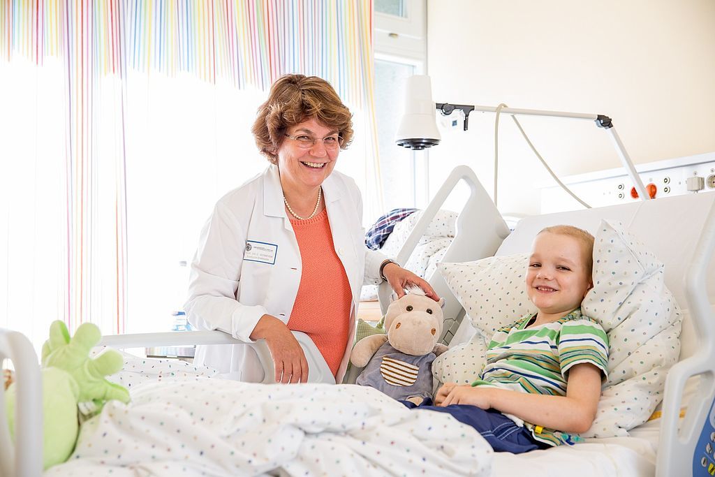 Die Ärztliche Direktorin der Universitäts-Kinderklinik Professor Dr. Charlotte Niemeyer will allen kleinen Patienten helfen können.
