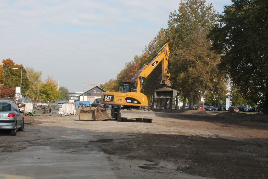 Kurzfristig entstehen hier Parkplätze. Das gesamte Projekt umfasst ein Wohnhaus sowie einen Gemeindesaal der Freien Christengemeinde Offenburg.