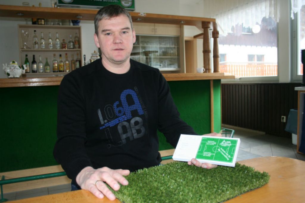 Stefan Röck und sein Vereinsteam sind zuversichtlich das Geld für den Kunstrasenplatz zusammen zu bekommen.
