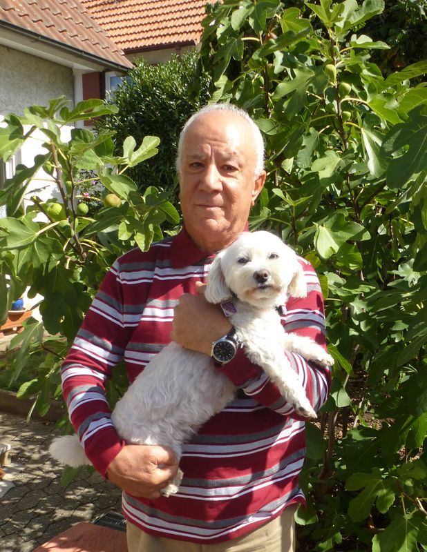 Aurelio Tamburello mit Hündchen Gina.