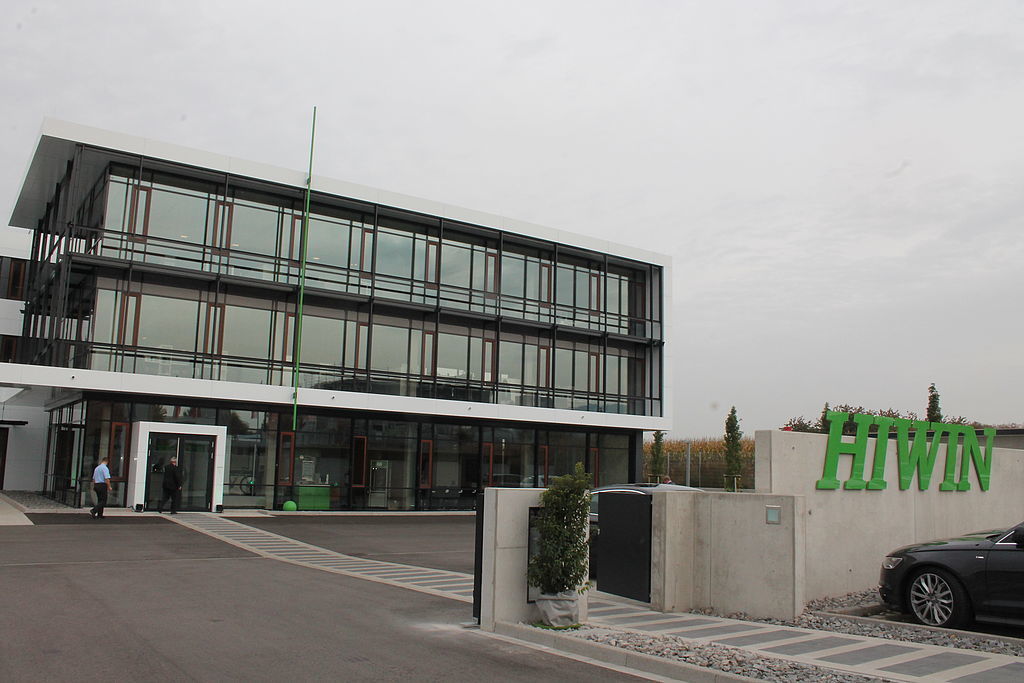 Repräsentativ und prägend für den Stadteingang an der Moltkestraße ist das neue Hiwin-Gebäude.