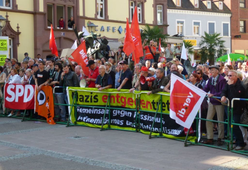 Demo gegen NPD-Kundgebung in Offenburg: Veranstaltungen von Antifaschisten sind offenbar auch im Visier von Akteuren der rechtsradikalen Szene.