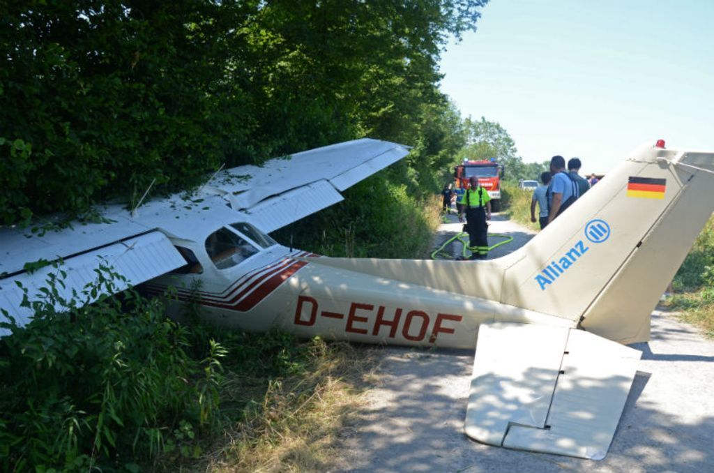 Schon wieder landete ein Kleinflugzeug auf dem Flugplatz Kehl-Sundheim im Graben.