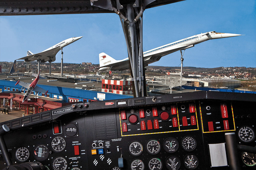 Die Concorde und die Tupolev TU-144 stehen auf dem Dach des Auto- und Technikmuseums.