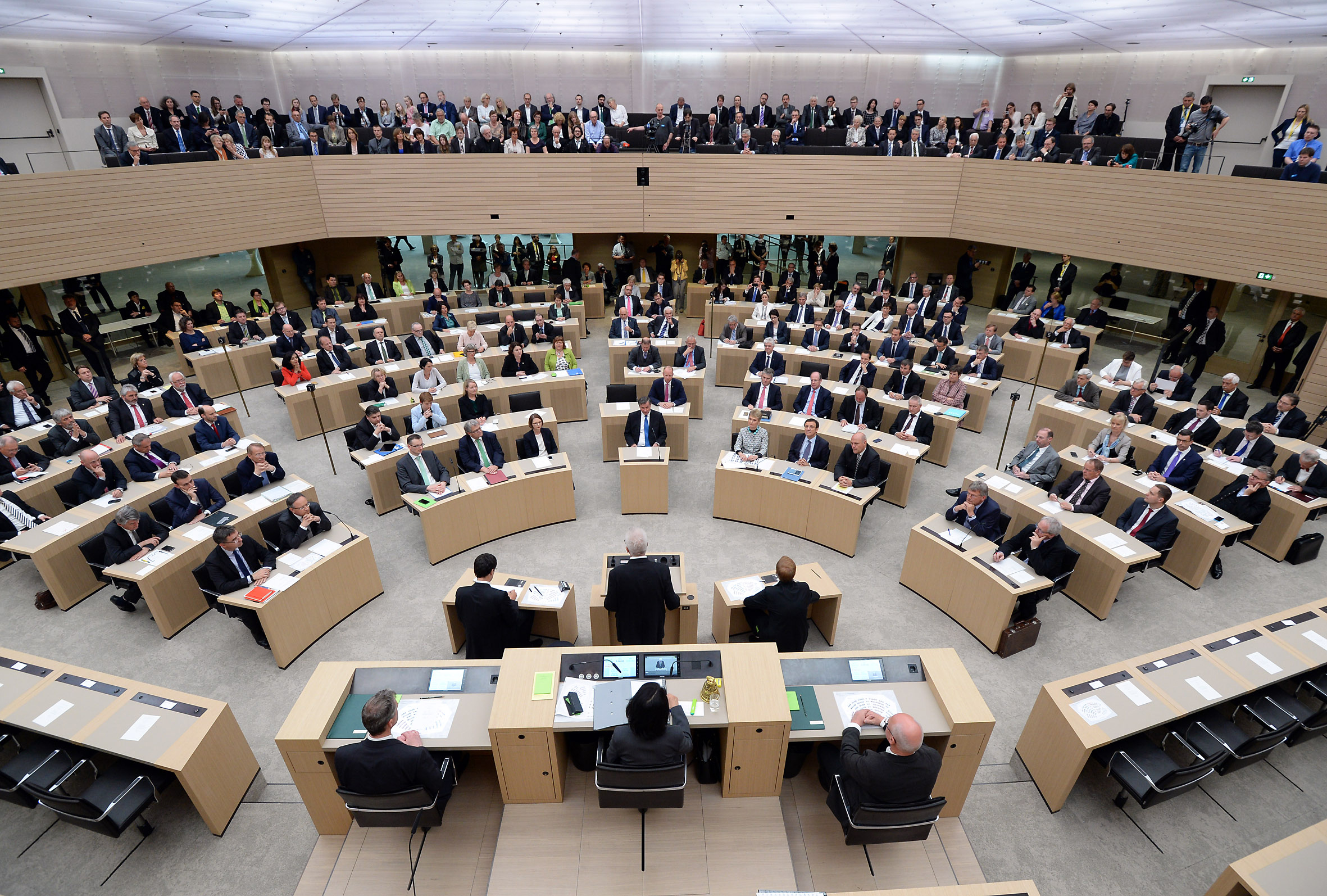 Sitzung im Stuttgarter Landtag: Vergangenen Freitag ging es ums eigene Portemonnnaie der Mandatsträger. ^ Foto: Landtag