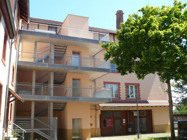 Die neue Brandschutzmaßnahme mit Flucht- und Rettungswegen forderte viele Arbeitsstunden der ehrenamtlichen Helfer. Träger des Museums ist die Stadt Kehl.  | Foto: djä