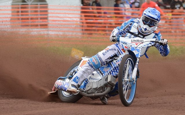 Max Dilger aus Lahr-Sulz auf der Speedwaybahn in Herxheim in Aktion – und auf Meisterkurs | Foto: Fotos: Dilger Racing