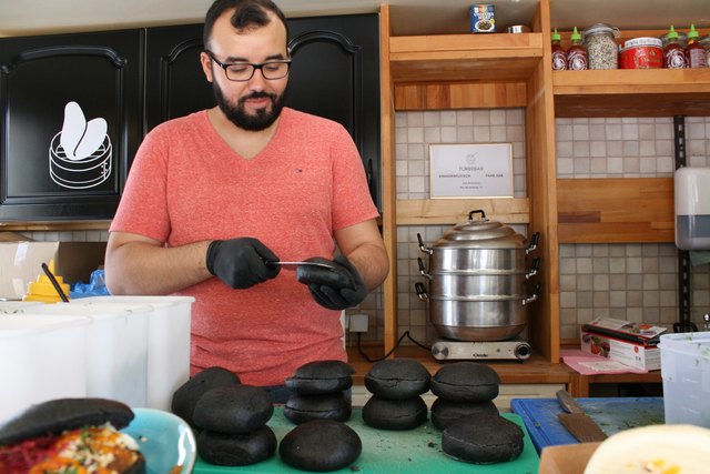 Die Buns sind nicht verbrannt, sie sind wirklich so schwarz. | Foto: gro