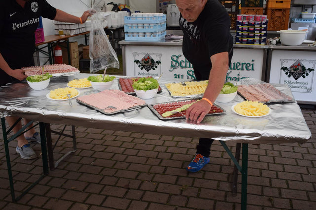 Nicht nur der Einsatz auf dem Sportplatz war weltmeisterlich, auch die Leistung des Küchenteams. | Foto: Dominik Eichhorn
