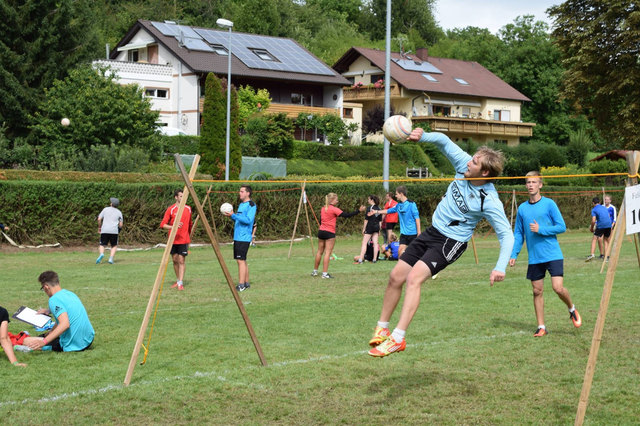...und gekonnte Ballplatzierung von Alt. | Foto: Dominik Eichhorn