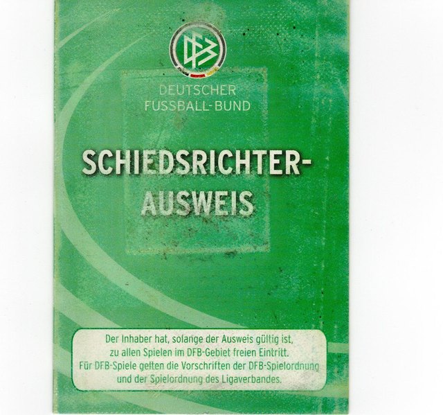 Schiedsrichter mit Lizenz gibt es im Fußballbezirk Offenburg leider zu wenig, so dass der Spielbetrieb in den unteren Klassen gefährdet erscheint. | Foto: Martin Röderer