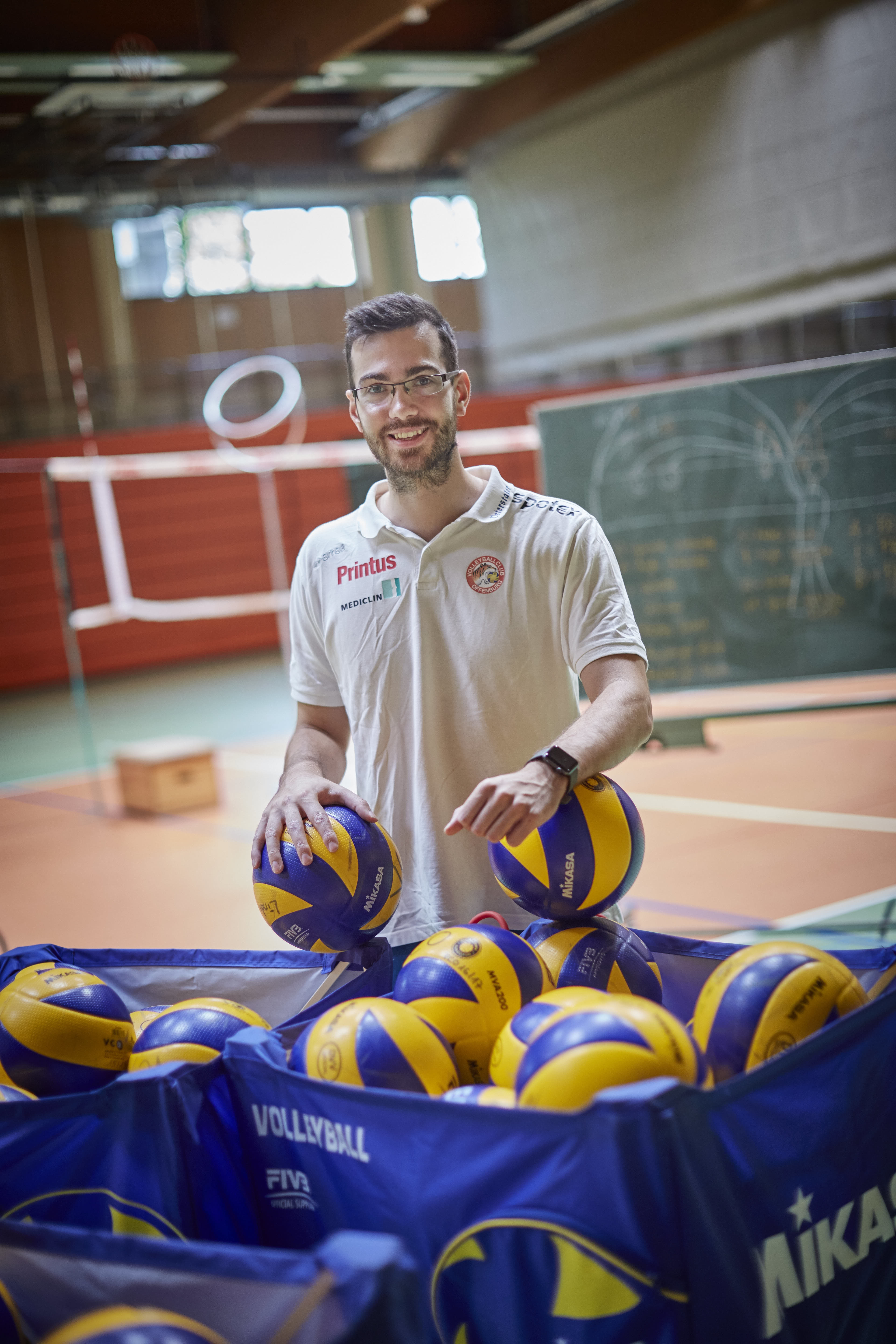 Wenn Florian Völker nicht gerade das Training leitet oder etwas für den Volleyballsport macht, dann interessiert er sich auch für Fußball und Basketball.
