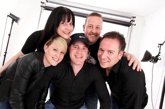 Die Karlsruher Liveband "TwinCats" ist bei der Geburtstagsparty ebenfalls dabei.