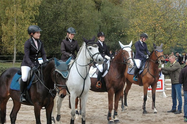 Springprüfungen der Klasse E und A mit den Gastreiterinnen aus Kenzingen. | Foto: Sandra Oehler