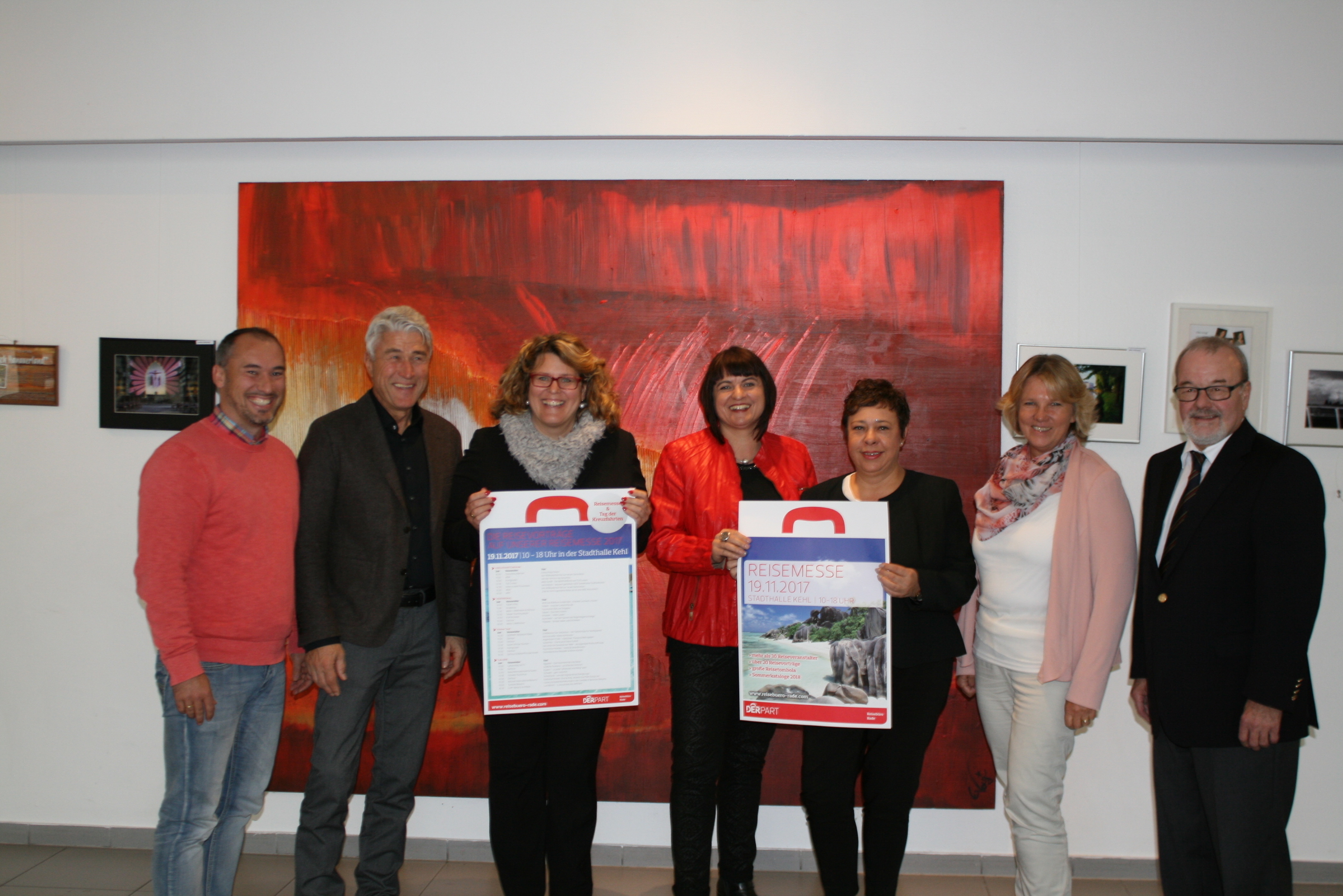 Volker Lorenz, Kehl Marketing, Eberhardt Klais, TUI Deutschland, Fiona Härtel, Kehl Marketing, Margit Boschert, Reisebüro Rade, Gisela Sommer, Thomas Cook Reisen, Christiane Seiss, DER Touristik und Ernst A. Rade stellen das Programm der Reisemesse vor.