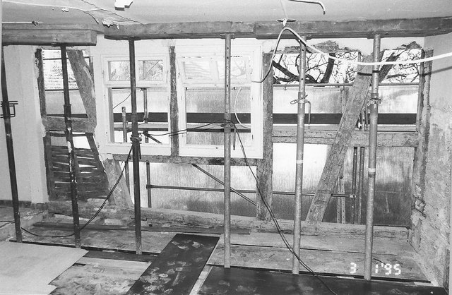 Das Fachwerk wurde zum Teil erneuert – sowohl die Balken als auch die Ausfachungen. Sie wurden mit den in der Aktion "Korken für Kork" entwickelten Lehmbauziegeln aus Korkschrot wieder ausgemauert. | Foto: Diakonie Kork