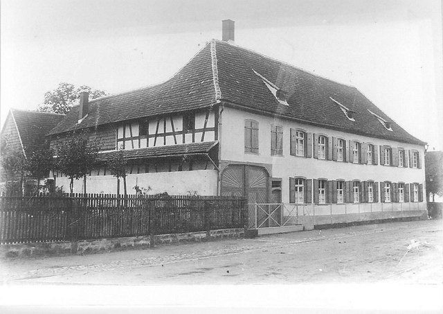 Ein Bild aus alten Tagen: So sah die "Alte Landschreiberei" vor dem Umbau in eine Begegnungsstätte aus. Das Fachwerk war verputzt und schon seit Jahren nur noch an der Seite sichtbar. | Foto: Diakonie Kork