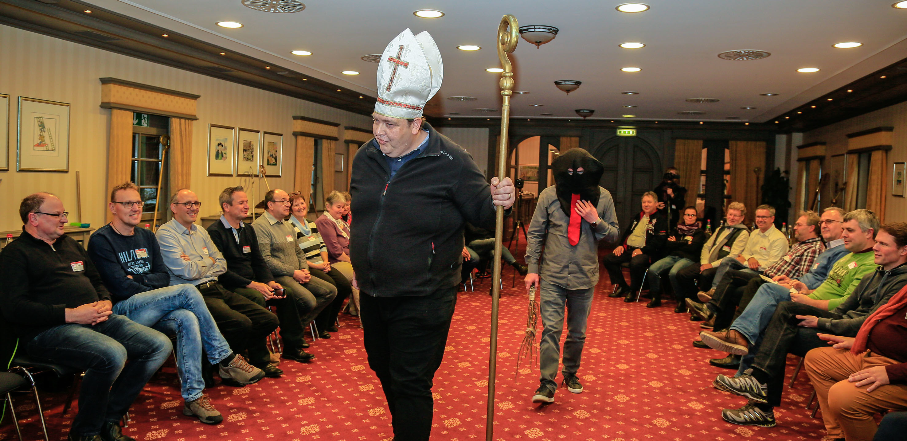 Das Erzbischöfliche Seelsorgeamt veranstaltete in Kooperation mit dem katholischen Bonifatiuswerk und der Kirche im Europa-Park einen Nikolaus-Workshop.
