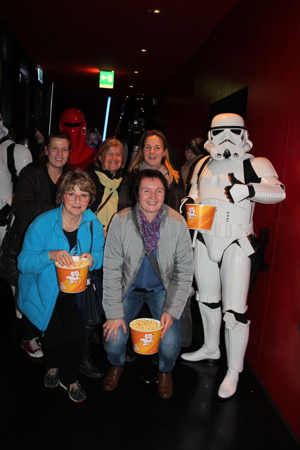 Renate Freye mit Gästen und "1st star troops Ortenau" | Foto: Glaser