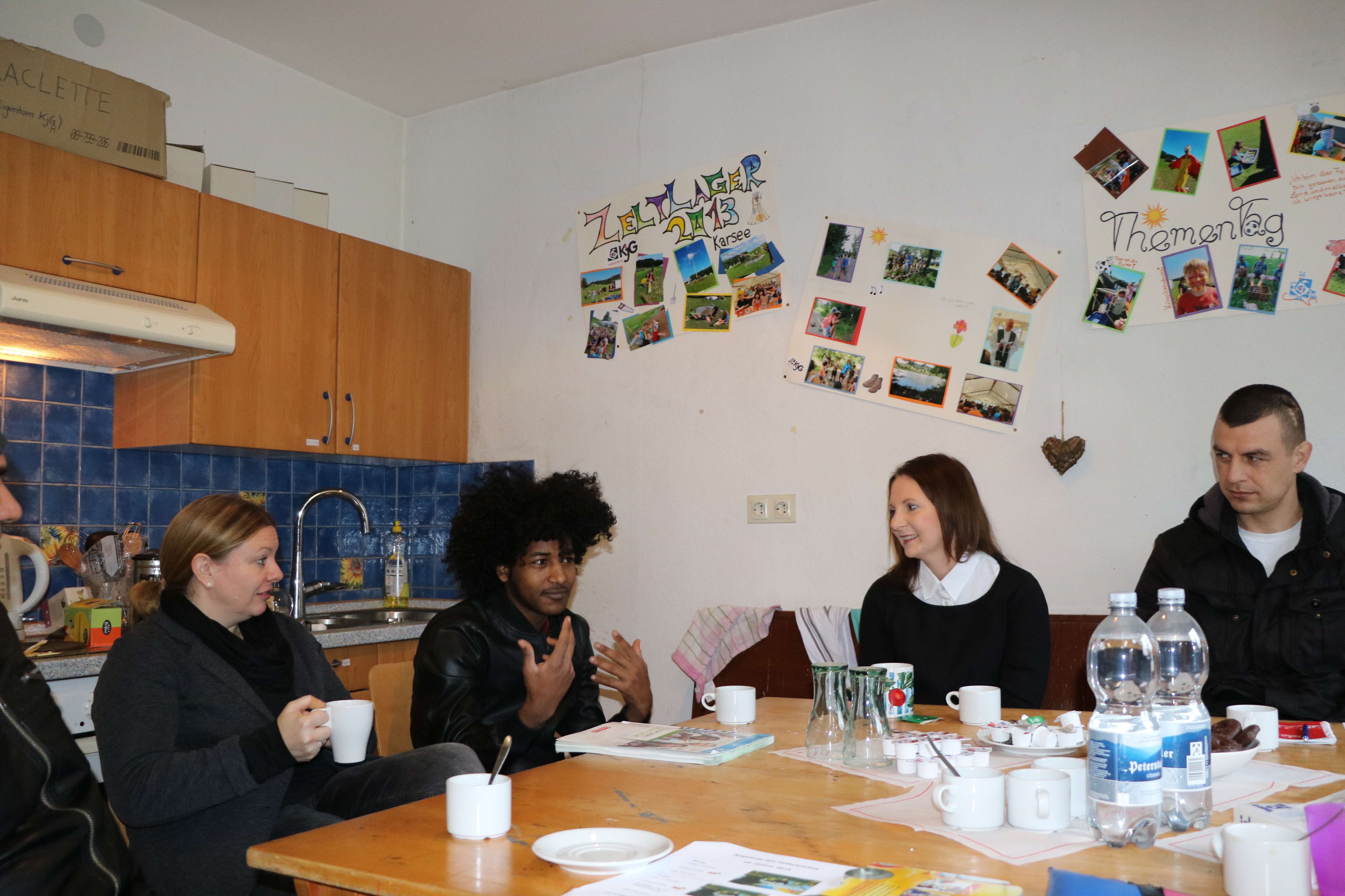 Stefanie Bächle, ehrenamtliche Sprachlehrerin Helferkreis Wolfach (2. v. links) und Sandra Boser, MdL Grüne (2. v. rechts) mit Geflüchteten aus Wolfach