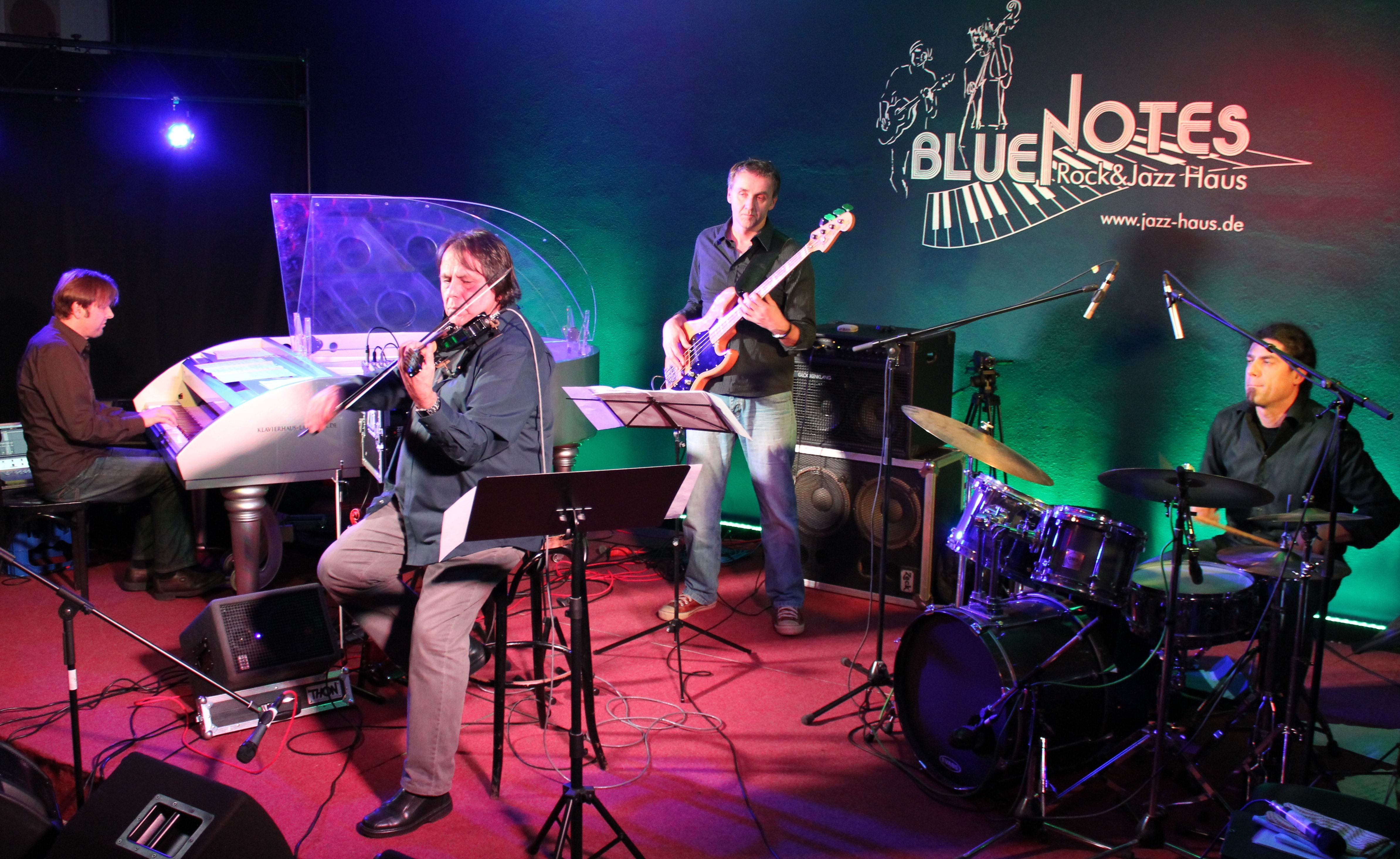 Zipflo Reinhardt spielt mit unterschiedlichen Bands zusammen.