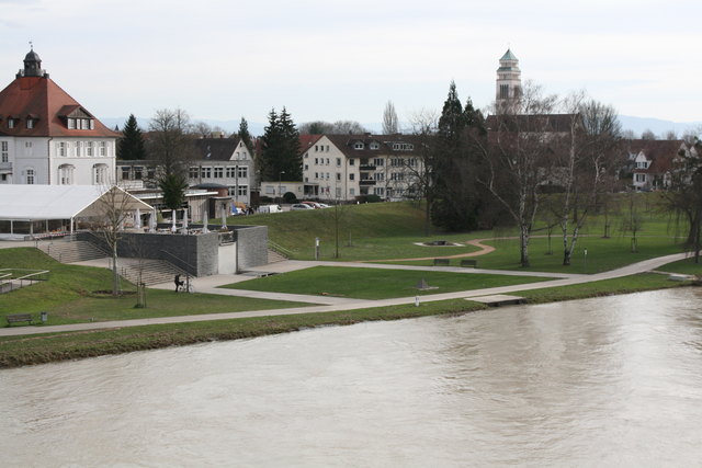 Das Rheinvorland darf seit Donnerstagmorgen wieder betreten werden. | Foto: gro
