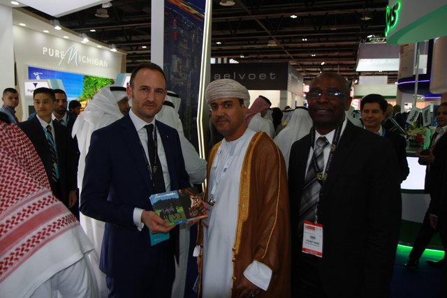 Das WRO-Team von "blackforesthealth.de" im Gespräch mit einem leitenden Beamten des Gesundheitsministeriums | Foto: WRO